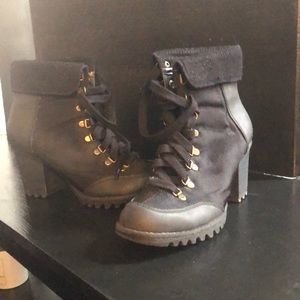 Black heeled sketcher boots